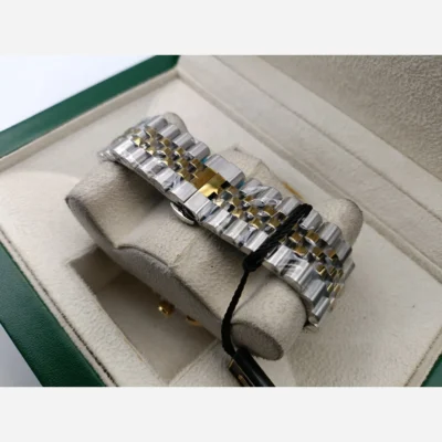 ساعت مچی مردانه سیکو دو رنگ طلایی صفحه مشکی طرح سه موتور مدل 5748